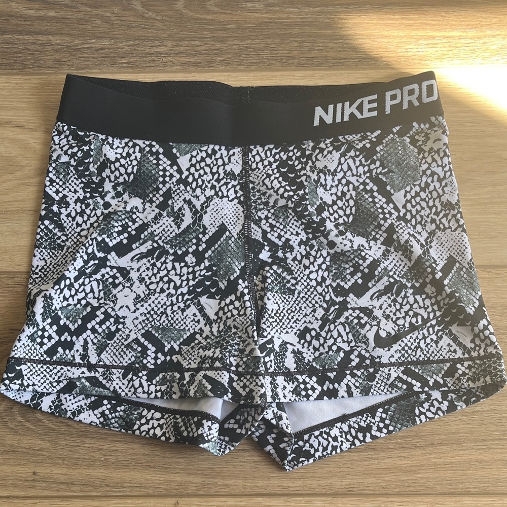 Nike Pro Black and White Snakeprint Shorts - 3” Medium